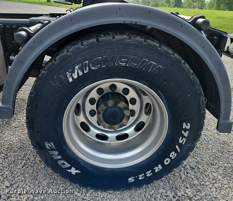 image for item EI3842 1997 Freightliner  FL70 semi truck