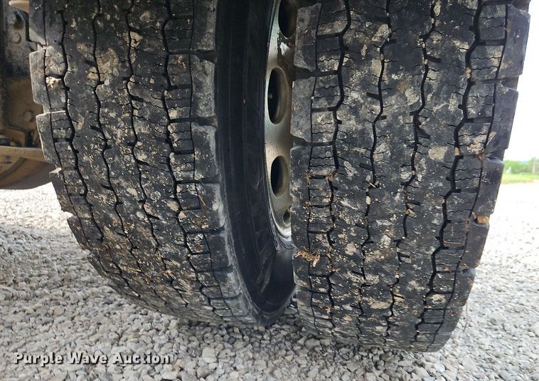 image for item EI3842 1997 Freightliner  FL70 semi truck