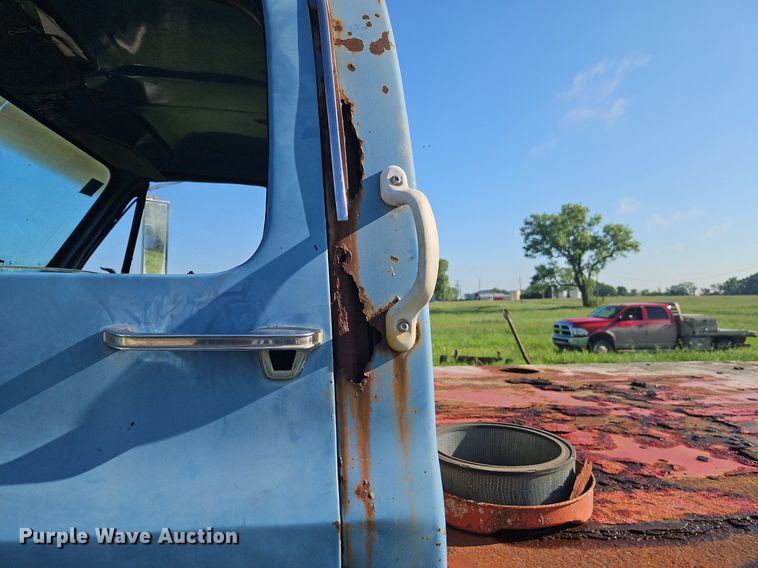 image for item EI3852 1990 Chevrolet  C70 flatbed truck