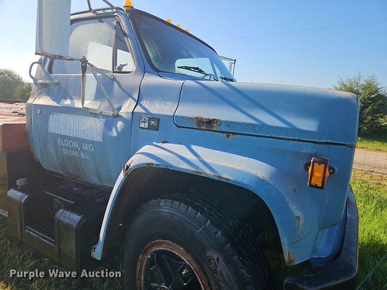 image for item EI3852 1990 Chevrolet  C70 flatbed truck