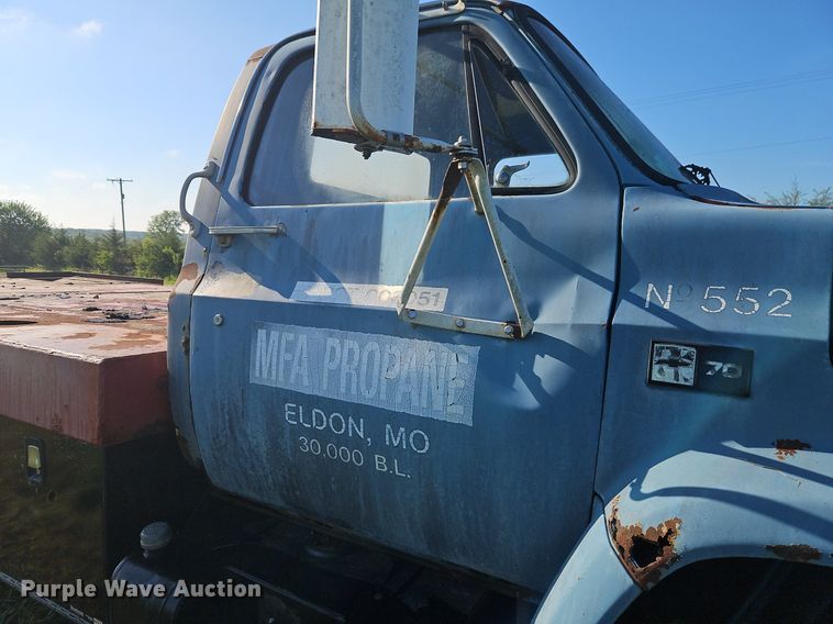 image for item EI3852 1990 Chevrolet  C70 flatbed truck