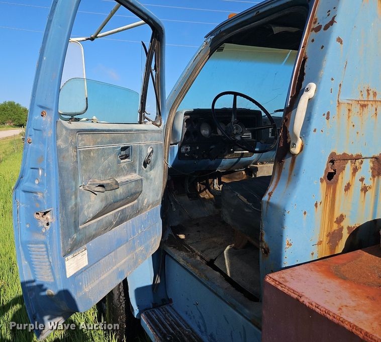 image for item EI3852 1990 Chevrolet  C70 flatbed truck