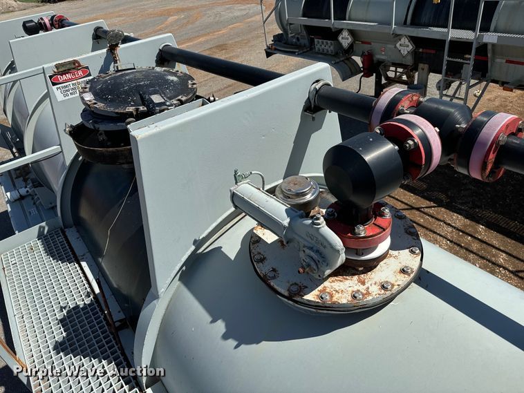 image for item EJ0545 2011 Worley vacuum trailer