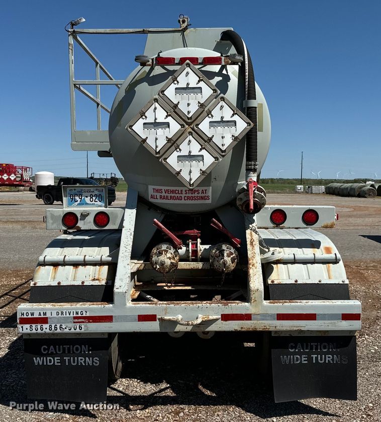 image for item EJ0546 2007 Worley tank trailer