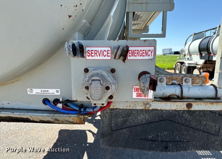 image for item EJ0546 2007 Worley tank trailer