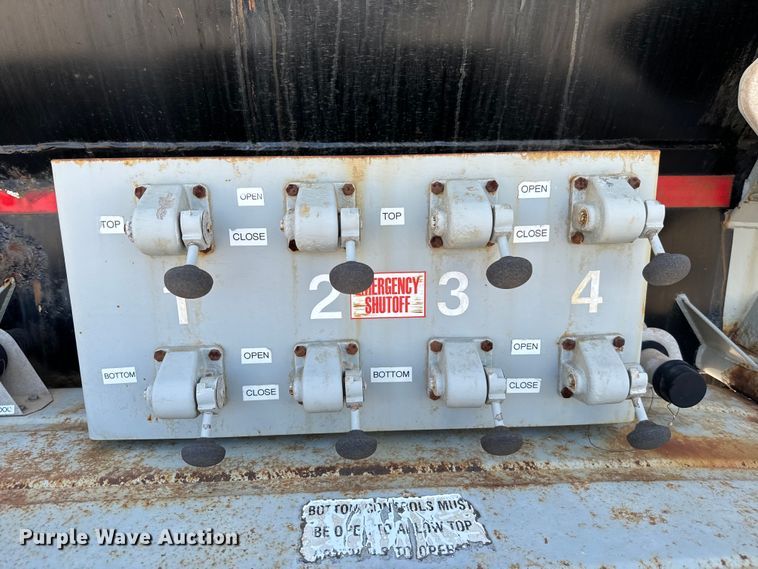 image for item EJ0546 2007 Worley tank trailer