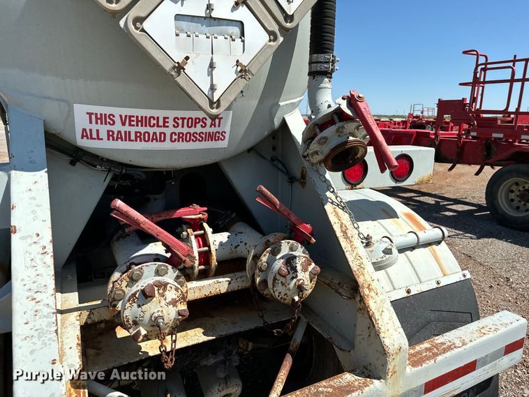 image for item EJ0546 2007 Worley tank trailer