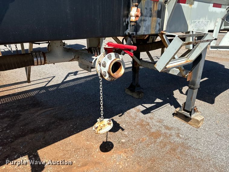 image for item EJ0546 2007 Worley tank trailer