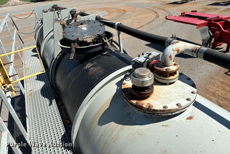 image for item EJ0546 2007 Worley tank trailer