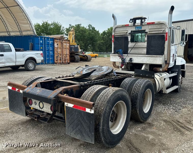 image for item EJ2834 1999 Mack CH613 semi truck