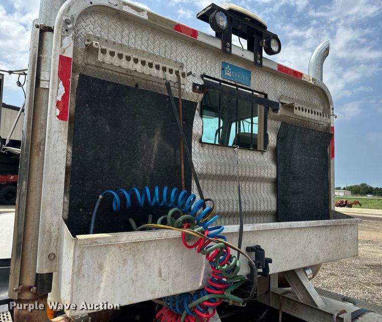 image for item EJ2834 1999 Mack CH613 semi truck