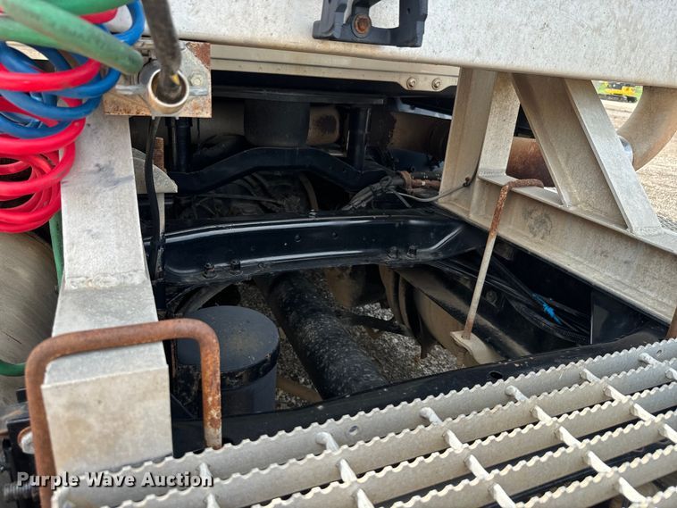 image for item EJ2834 1999 Mack CH613 semi truck