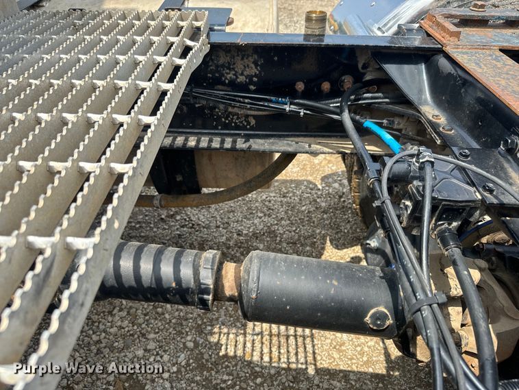 image for item EJ2834 1999 Mack CH613 semi truck