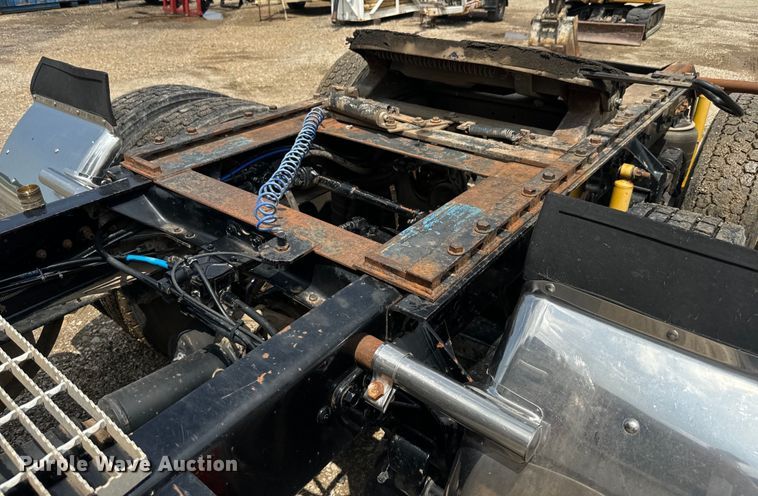 image for item EJ2834 1999 Mack CH613 semi truck