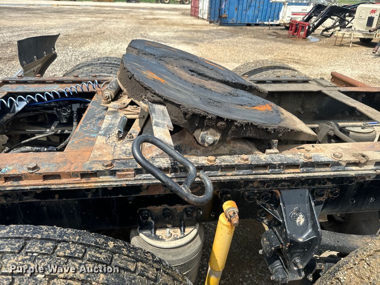 image for item EJ2834 1999 Mack CH613 semi truck