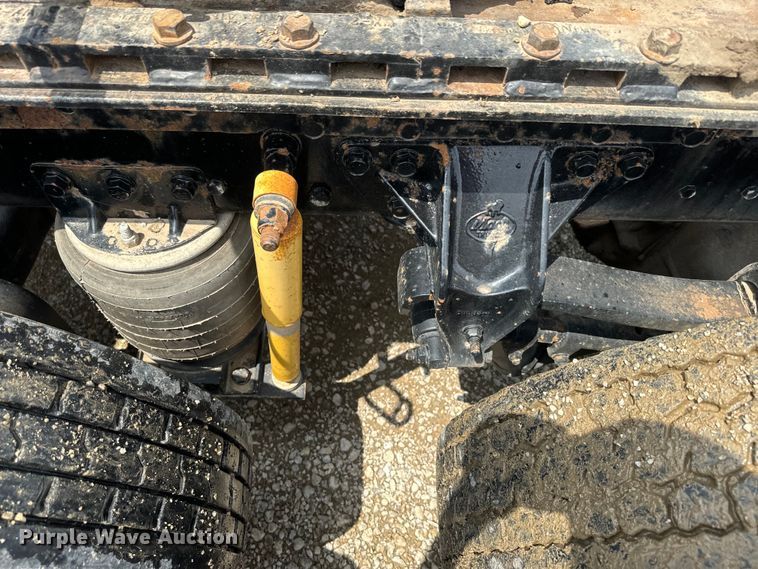 image for item EJ2834 1999 Mack CH613 semi truck