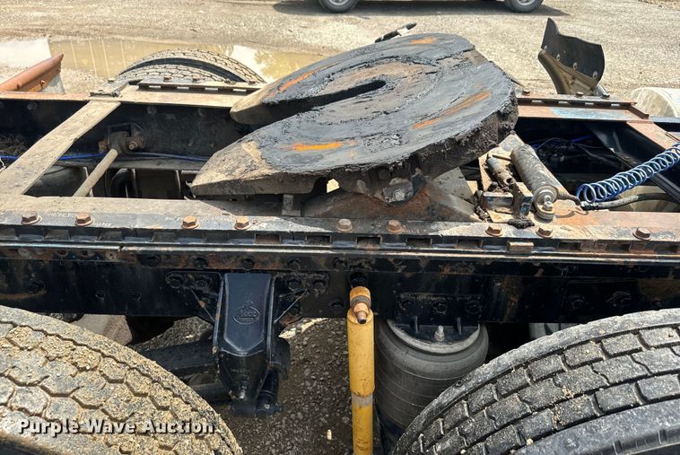 image for item EJ2834 1999 Mack CH613 semi truck