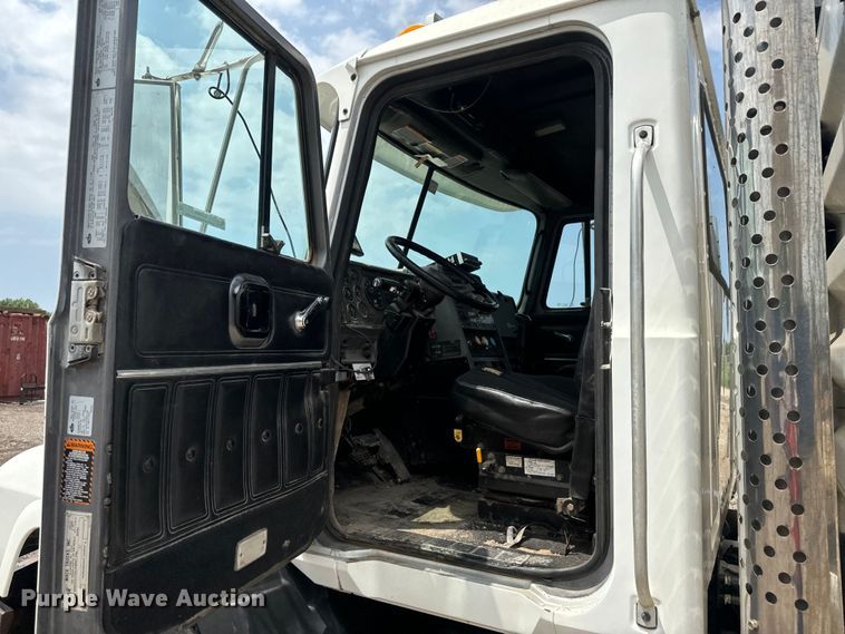 image for item EJ2834 1999 Mack CH613 semi truck