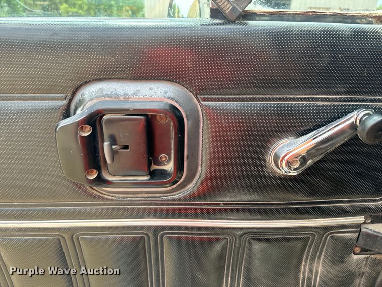 image for item EJ2834 1999 Mack CH613 semi truck