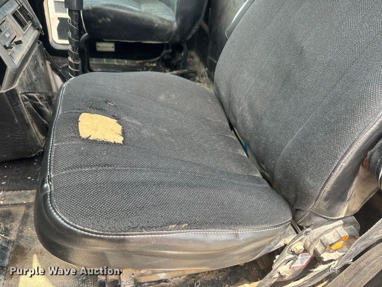 image for item EJ2834 1999 Mack CH613 semi truck