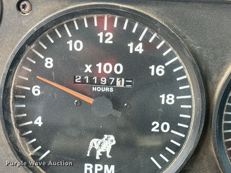 image for item EJ2834 1999 Mack CH613 semi truck