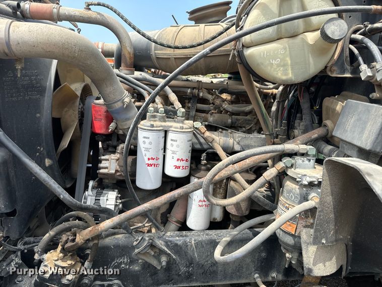 image for item EJ2834 1999 Mack CH613 semi truck