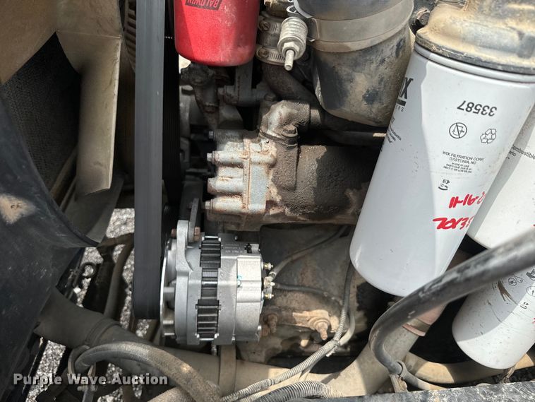 image for item EJ2834 1999 Mack CH613 semi truck