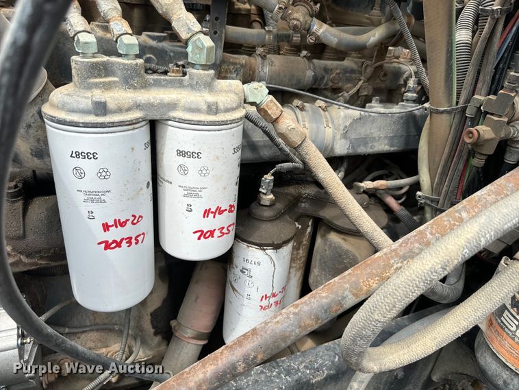 image for item EJ2834 1999 Mack CH613 semi truck