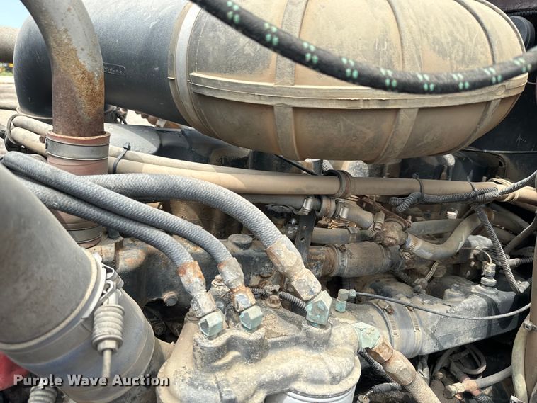 image for item EJ2834 1999 Mack CH613 semi truck