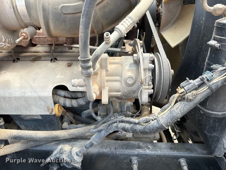 image for item EJ2834 1999 Mack CH613 semi truck