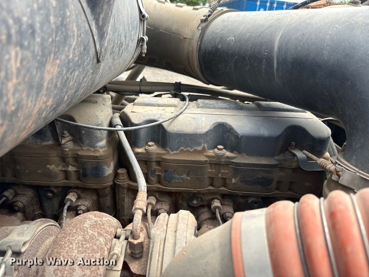 image for item EJ2834 1999 Mack CH613 semi truck