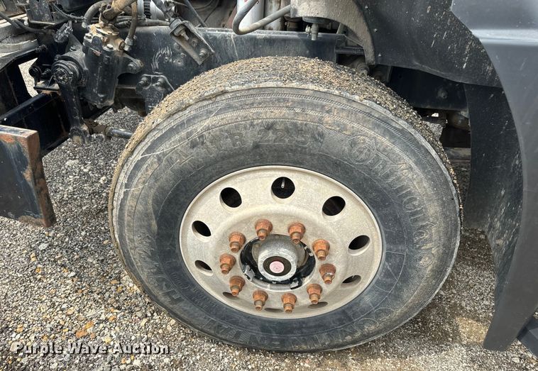 image for item EJ2834 1999 Mack CH613 semi truck