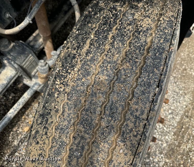 image for item EJ2834 1999 Mack CH613 semi truck