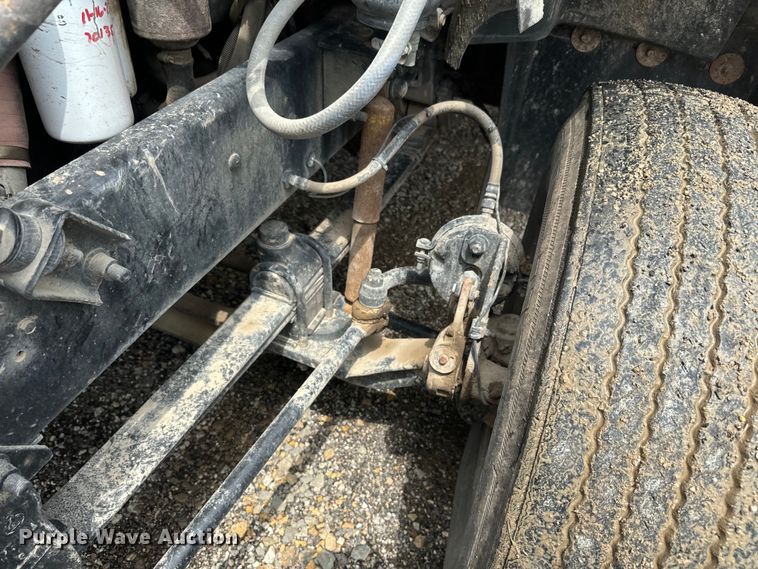 image for item EJ2834 1999 Mack CH613 semi truck