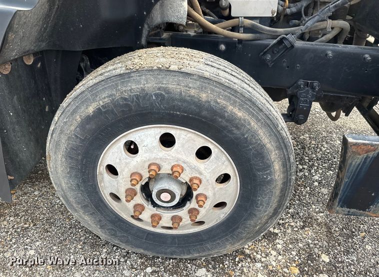 image for item EJ2834 1999 Mack CH613 semi truck