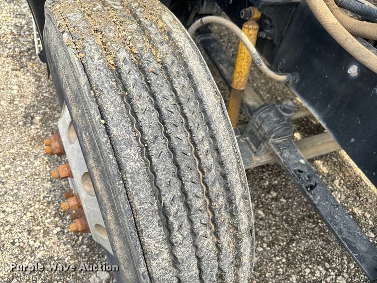 image for item EJ2834 1999 Mack CH613 semi truck