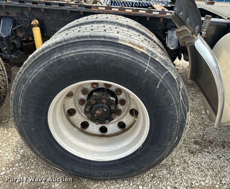 image for item EJ2834 1999 Mack CH613 semi truck