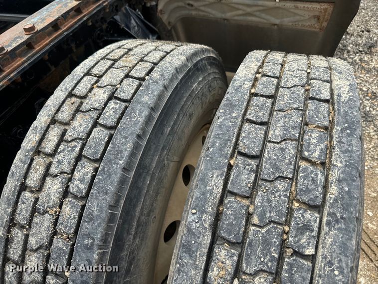 image for item EJ2834 1999 Mack CH613 semi truck