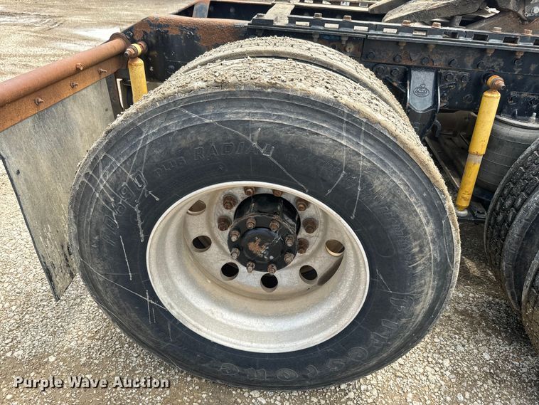 image for item EJ2834 1999 Mack CH613 semi truck