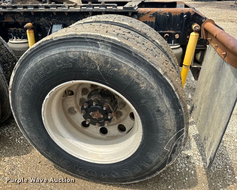 image for item EJ2834 1999 Mack CH613 semi truck