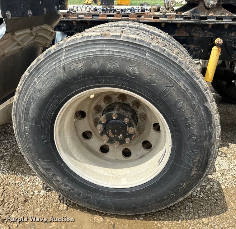 image for item EJ2834 1999 Mack CH613 semi truck