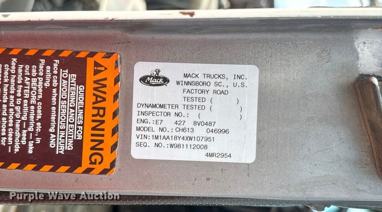 image for item EJ2834 1999 Mack CH613 semi truck