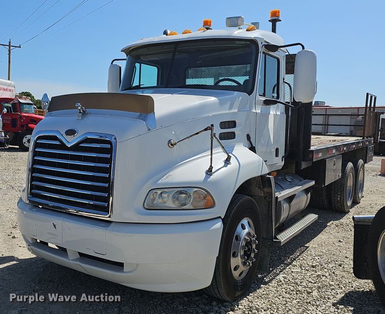 image for item EJ5390 2000 Mack CX613 flatbed truck