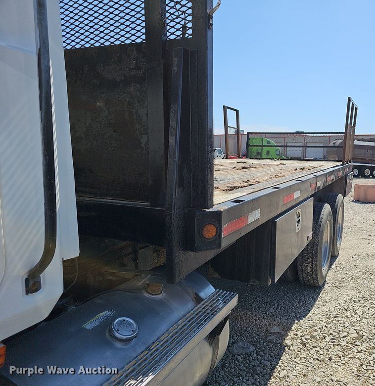 image for item EJ5390 2000 Mack CX613 flatbed truck