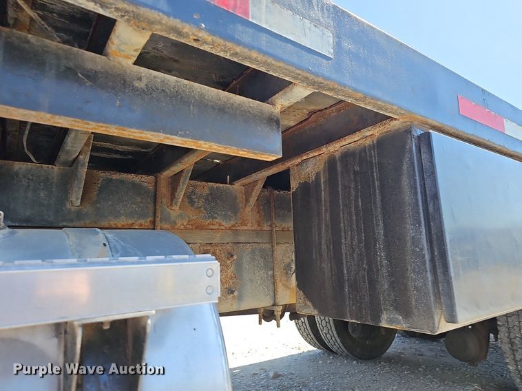 image for item EJ5390 2000 Mack CX613 flatbed truck