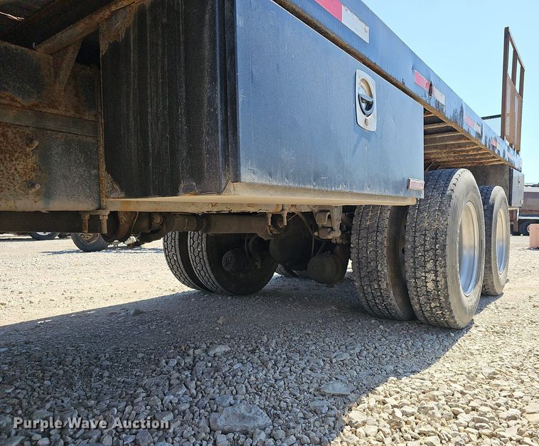 image for item EJ5390 2000 Mack CX613 flatbed truck