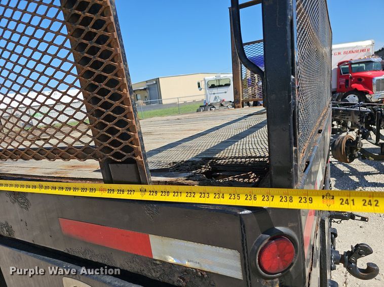 image for item EJ5390 2000 Mack CX613 flatbed truck