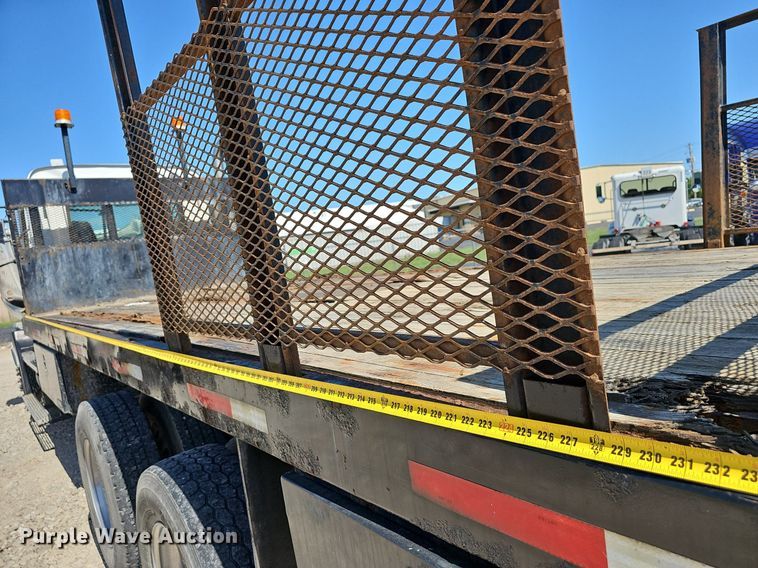 image for item EJ5390 2000 Mack CX613 flatbed truck