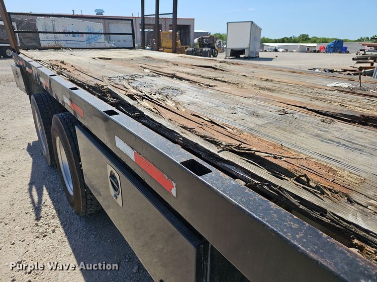 image for item EJ5390 2000 Mack CX613 flatbed truck