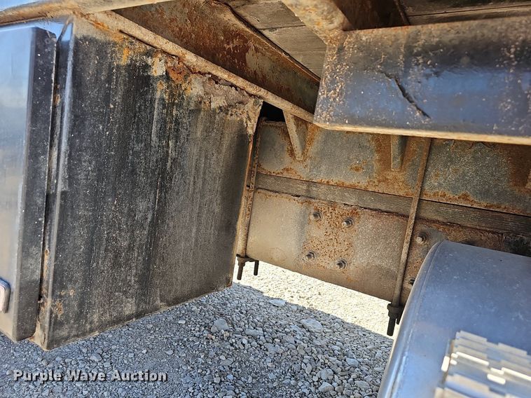 image for item EJ5390 2000 Mack CX613 flatbed truck